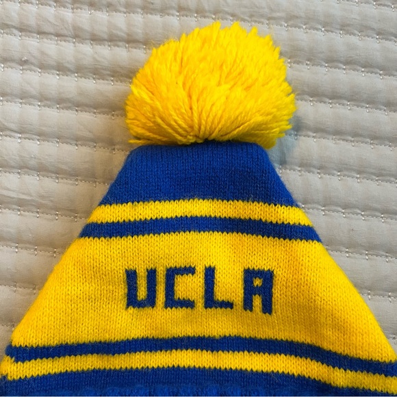 Vintage UCLA Bruins Beanie Hat with Pom - Picture 7 of 14